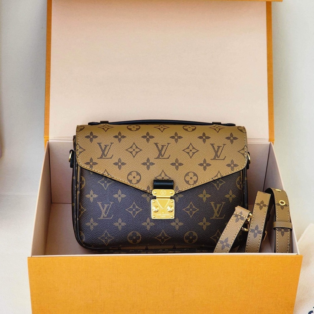 Louis Vuitton Pochette  Métis monogram.